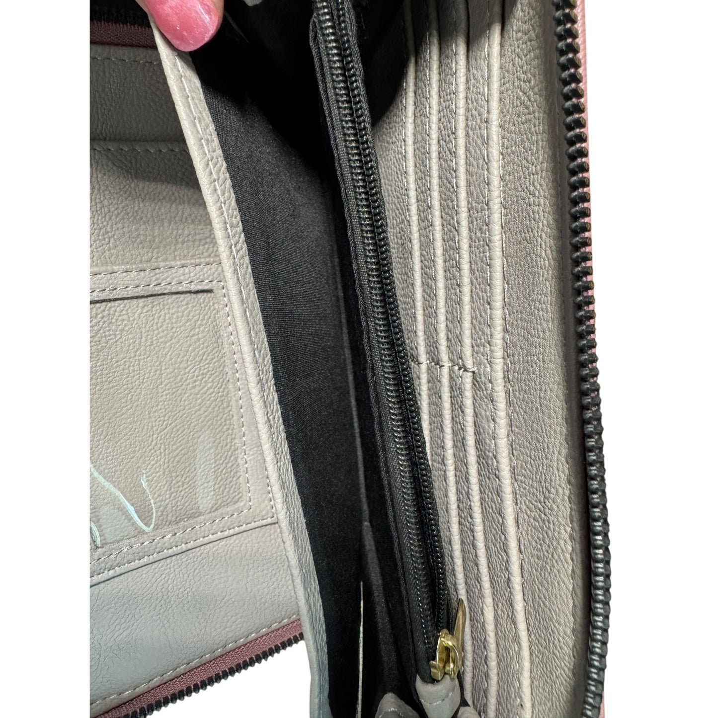 Betsey Johnson Lavender Bow Wristlet Wallet With Zipper Closure & Card Slots NWOT