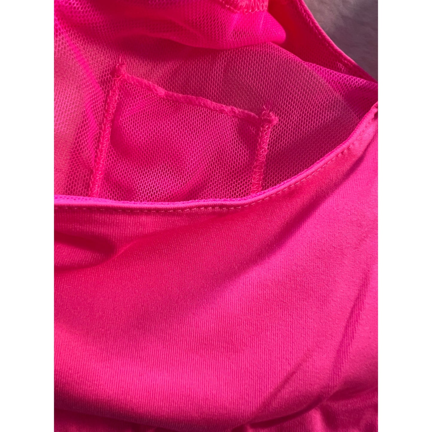 Pink Lipstick Sweat Sports Bra With Secret Pocket Crisscross Straps Pink SZ Medium NWT