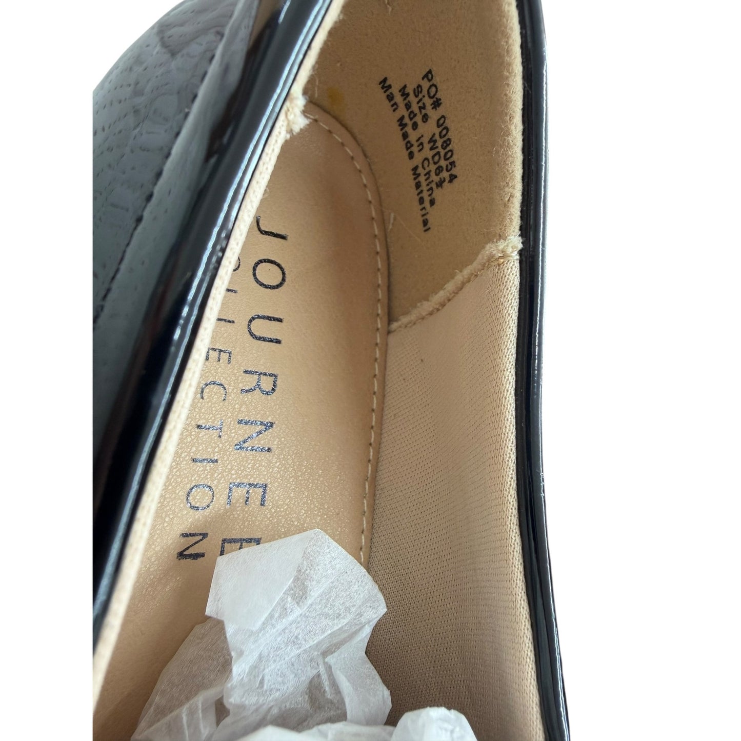 Journee Collection Women’s Black Patent Loafers With Lug Sole & Cushioned Footbed – Size 6.5