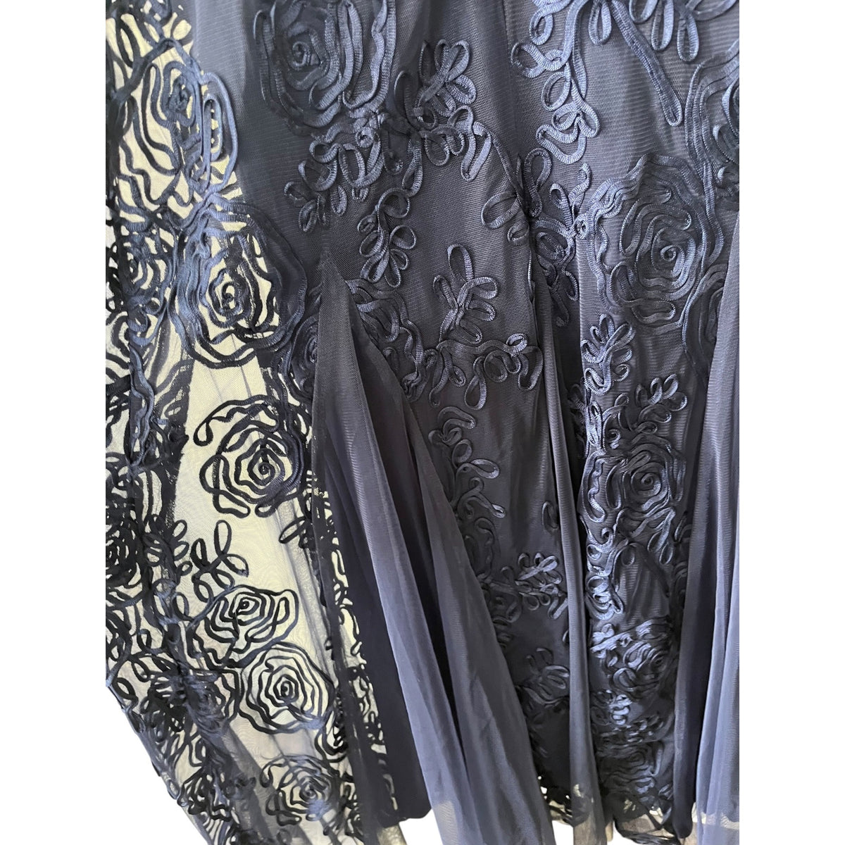 Navy Sleeveless Onyx Nite Embroidered Mesh Evening Gown Size 4 NWT