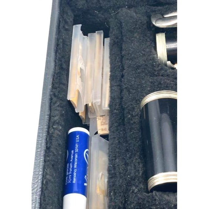 Vito Standard B-Flat Woodwind Clarinet With Hard Case & Accessories