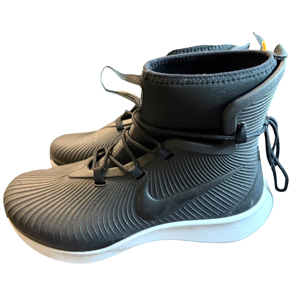 Nike Binzie Youth Boots Size 6 NWOT