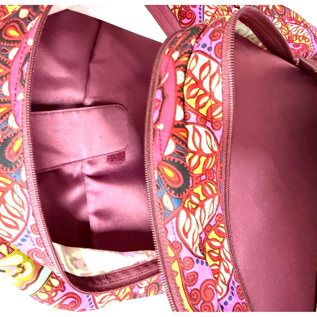 Vera Bradley Resort Medallion NWOT