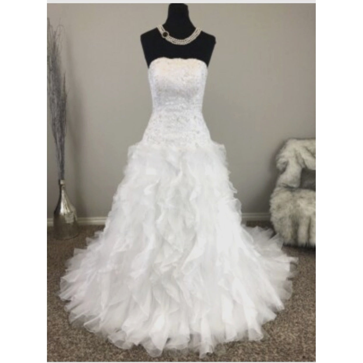 Monique Luo David's Bridal White Wedding Gown Size 8 CH515