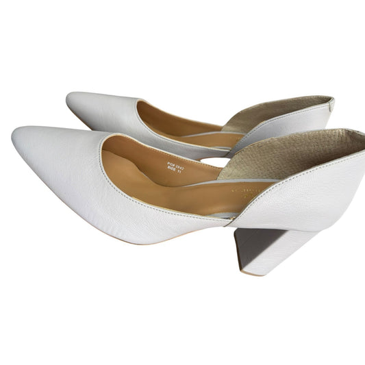 Signature By Journee Collection Grey SZ 11 Soft Leather NWOB