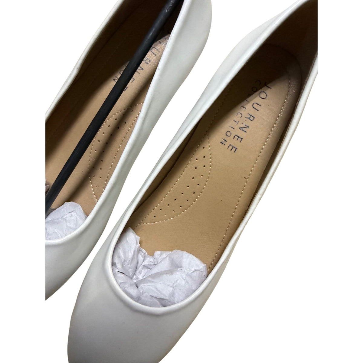 Journee Collection Womens White Faux Leather Low Heel Dress Shoes Size 6