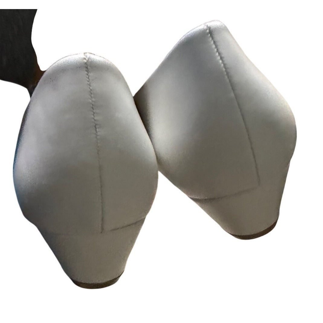 Journee Collection Womens White Faux Leather Low Heel Dress Shoes Size 6