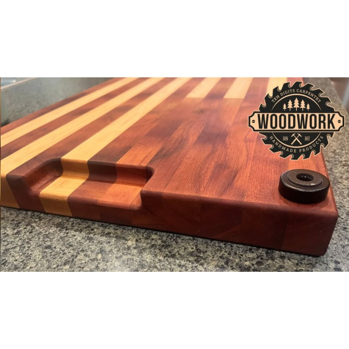 American Flag Hardwood Cutting Board With Juice Groove & Non-Slip Feet