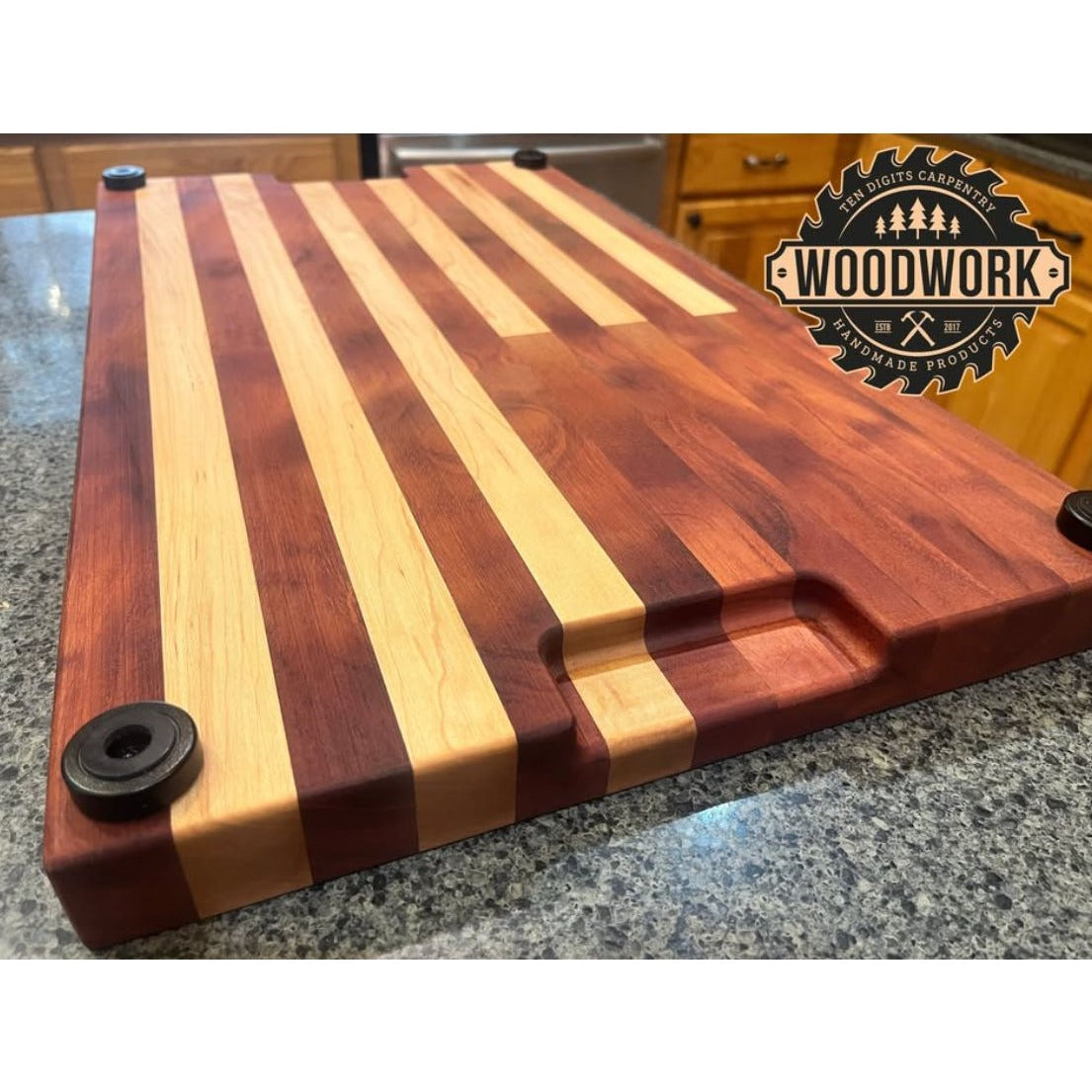 American Flag Hardwood Cutting Board With Juice Groove & Non-Slip Feet