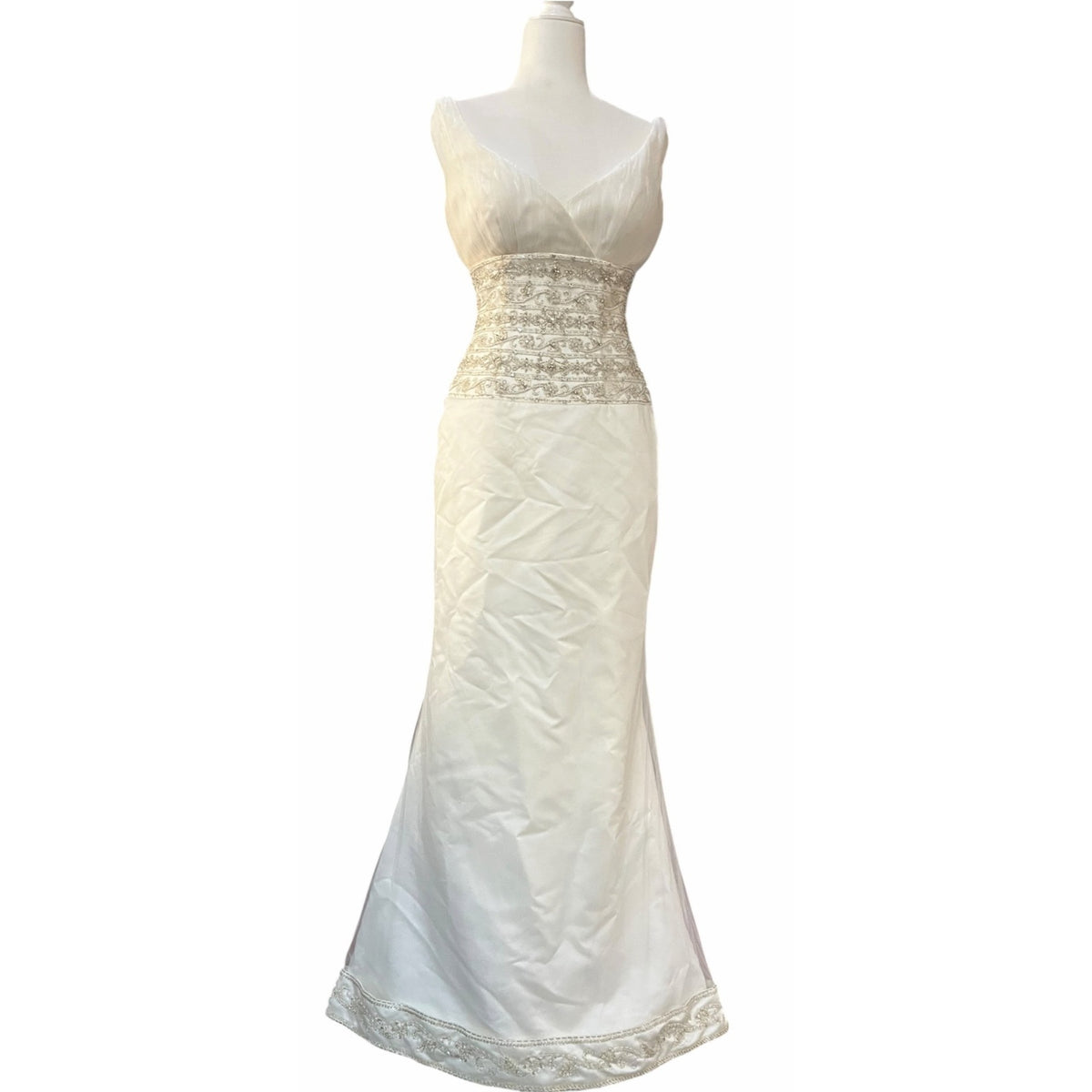 Casablanca Bridal Elegant Ivory V-Neck Wedding Dress With Train SZ 6