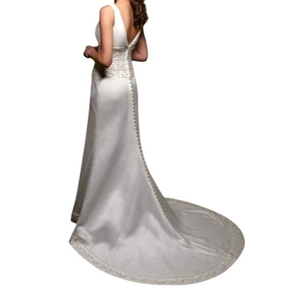 Casablanca Bridal Elegant Ivory V-Neck Wedding Dress With Train SZ 6