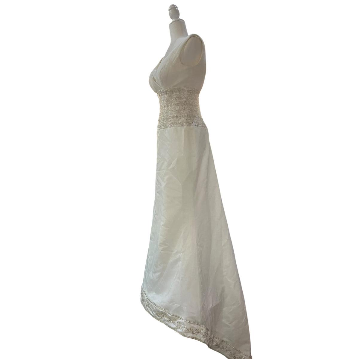 Casablanca Bridal Elegant Ivory V-Neck Wedding Dress With Train SZ 6