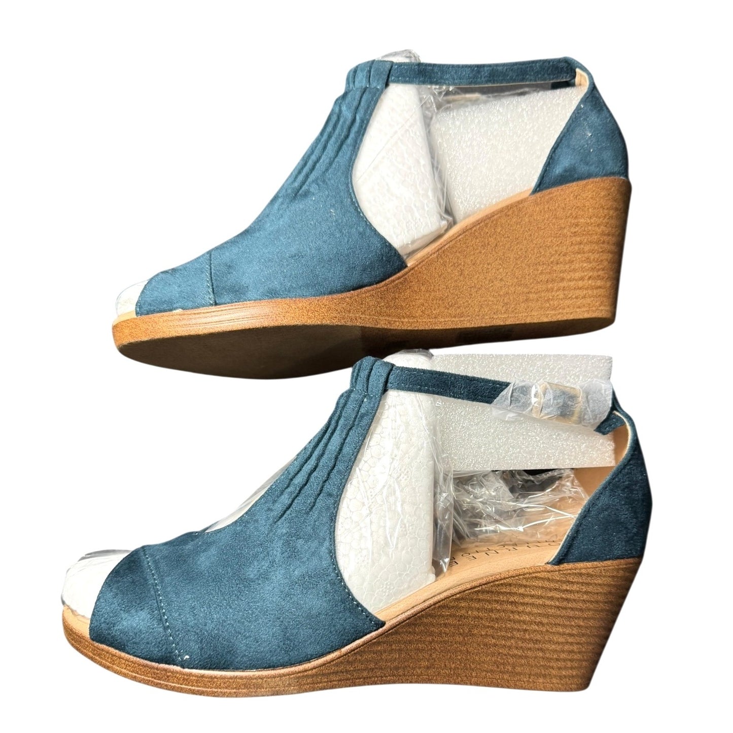 Journee Collection Women's Blue Suede Wedge Size 8