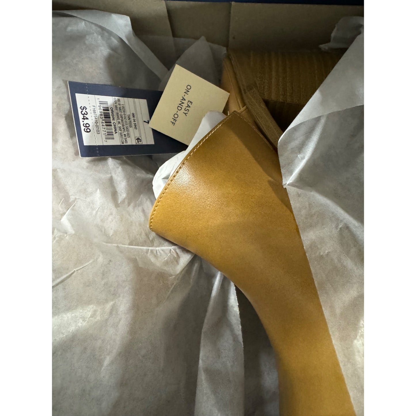 New Universal Threads  Women's Tan Leather Block Heel Mules Size 6