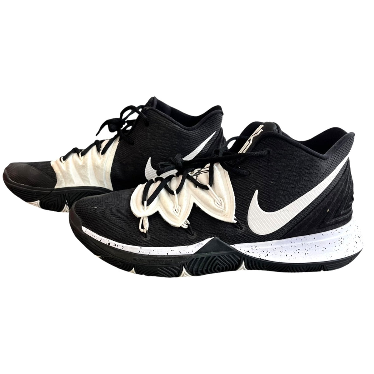 Nike Kyrie 5 Sneakers Size 13 Black/White Zoom Air Men’s Basketball Shoes