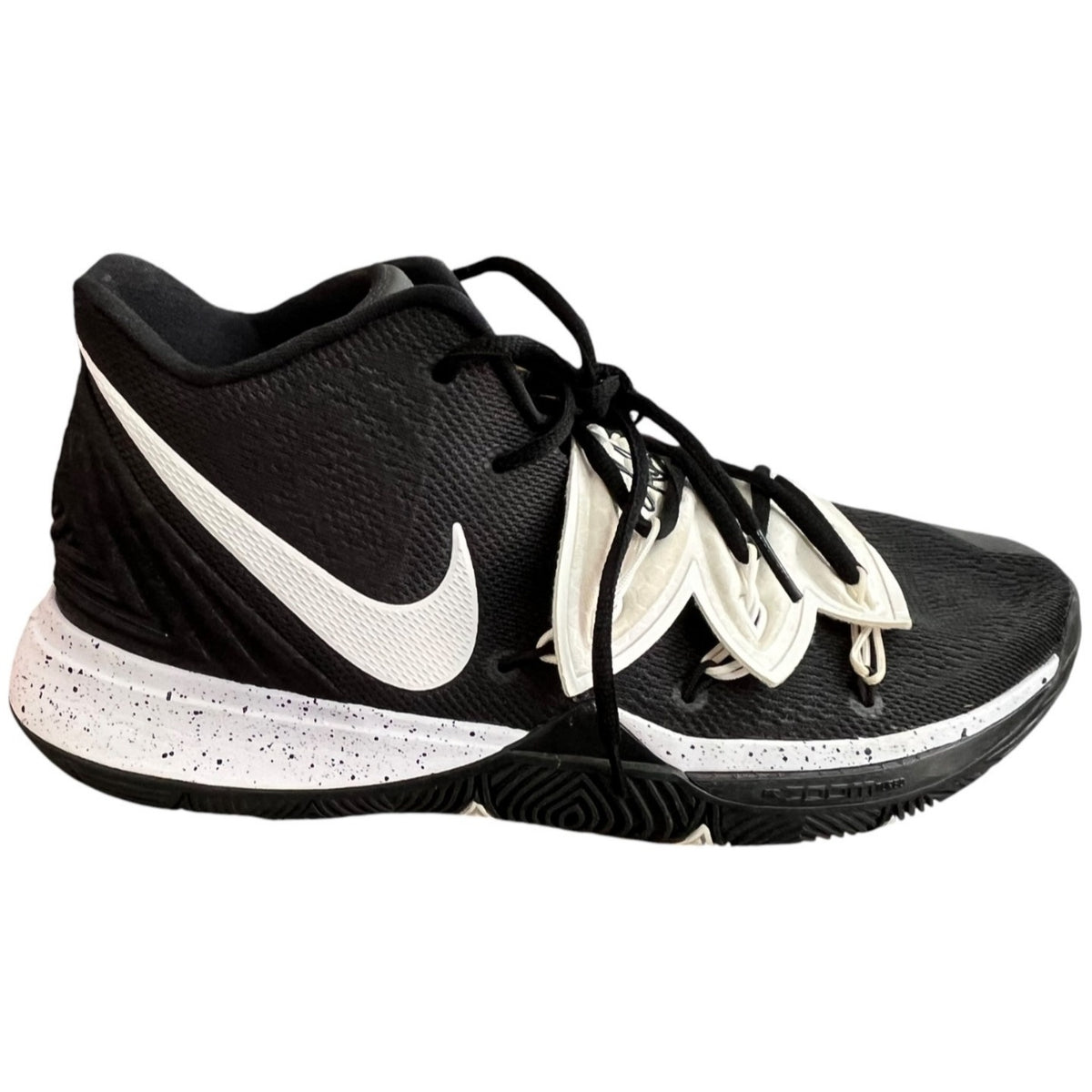 Nike Kyrie 5 Sneakers Size 13 Black/White Zoom Air Men’s Basketball Shoes
