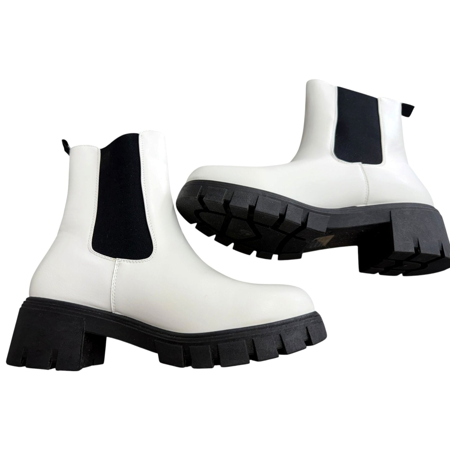 Olivia Miller White Chelsea Boots Size Women's 7.5 NWOT