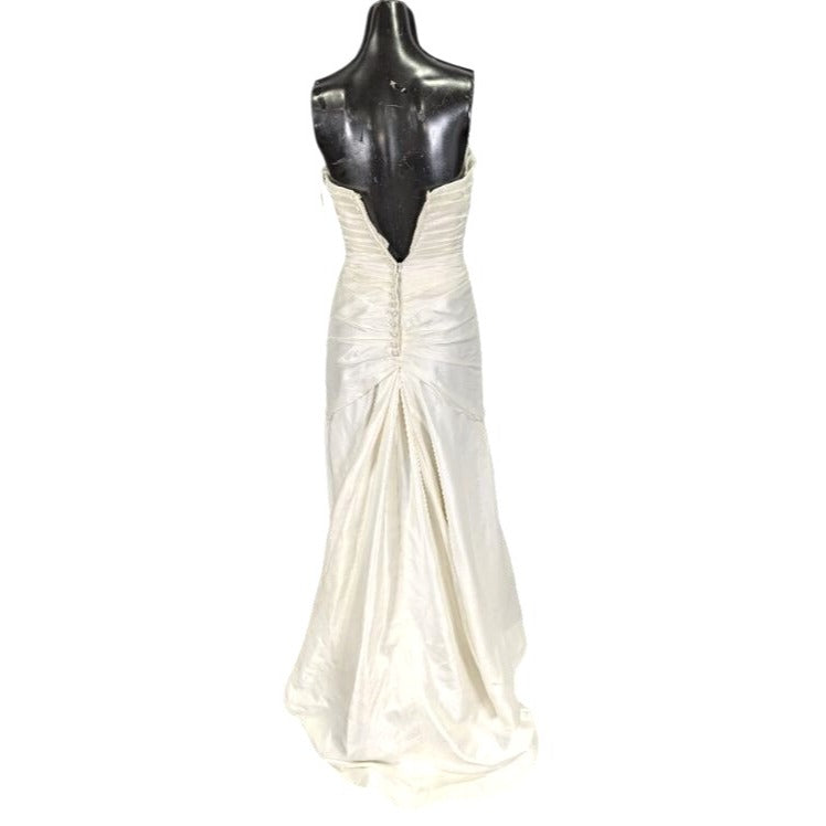 Women's Strapless Wedding Formal Gown Size 4 Creme Ruched Sweetheart Neckline